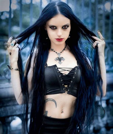 attractive goth women